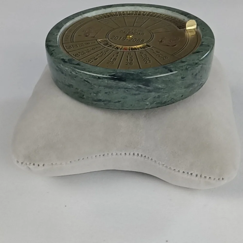 Perpetual Calendar Paper Weight.